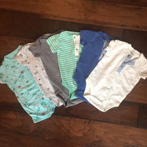 Carter’s 9 months onesie set